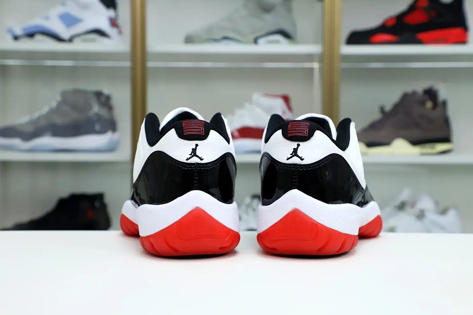 LOW Kimikick WHITE AIR JORDAN BRED 11 0419